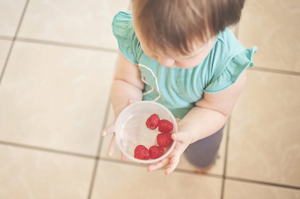 toddler eating Raspberries